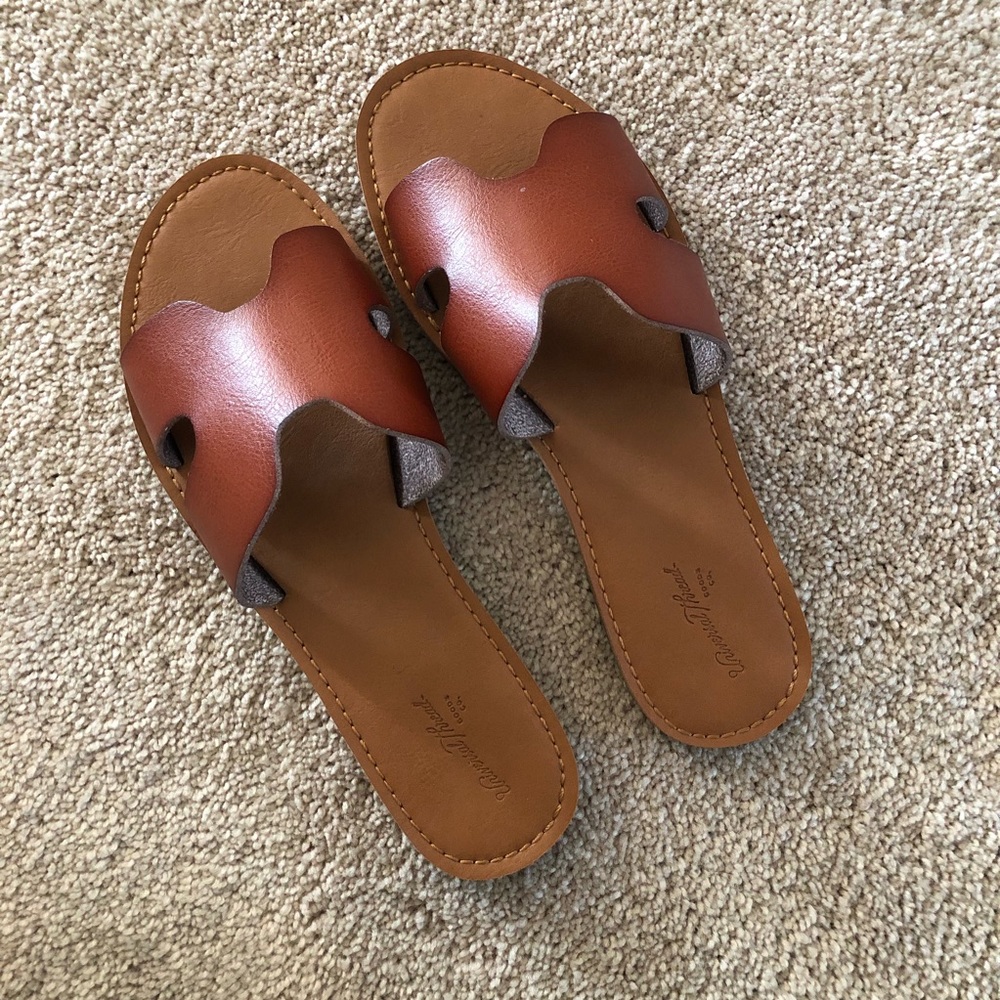 Steve Madden DUPE Flip Flops